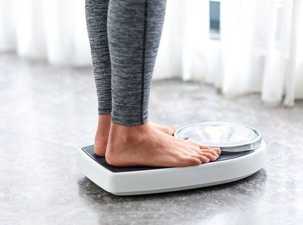 menimbang sambil menurunkan berat badan sebanyak 5 kg seminggu